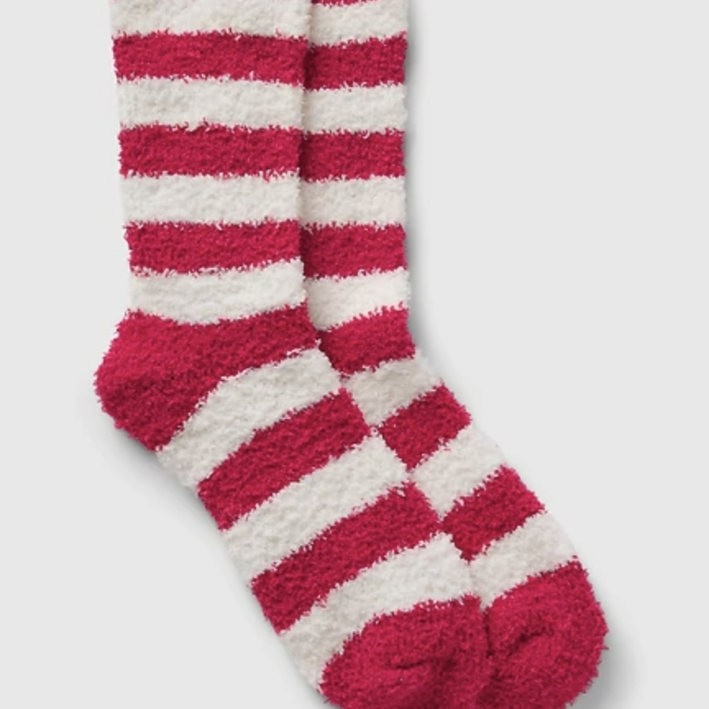 NEW Gap Cozy Red And White Christmas Socks